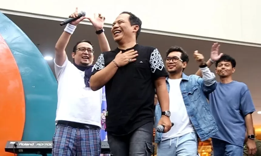 Wali Band Perdana Nyanyikan Lagu Pulang Wali Band Perdana Nyanyikan Lagu Pulang