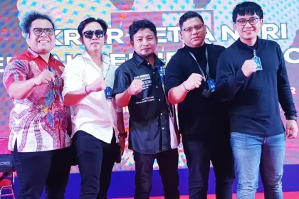 Zul Zivilia Nyanyi Bareng Luvia Band Zul Zivilia Nyanyi Bareng Luvia Band