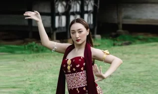 Ada yang Bilang Sandrina Mirip Barbie Jaipong