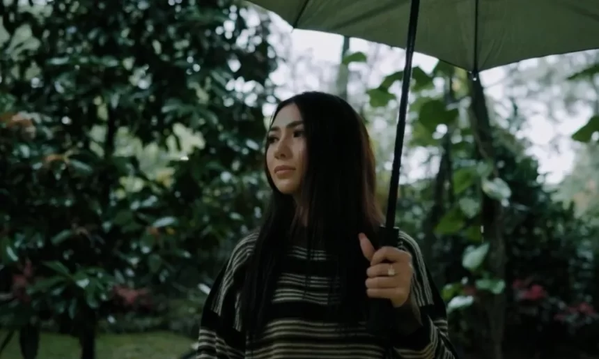 Cerita Sisi Lain Penyanyi Cantik Vini Charissa Cerita Sisi Lain Penyanyi Cantik Vini Charissa