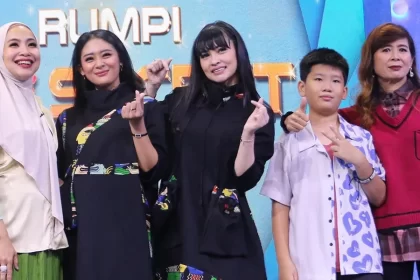 Duo Anggrek Bersyukur Umrahkan Orang Tua