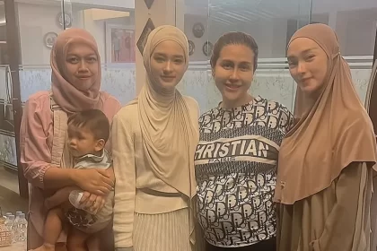 Si Kembar Zaskia Gotik Inara Rusli Foto Bersama