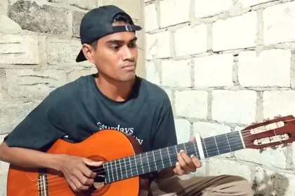 Gitaris Finger Style Zalil Goyang Nasi Padang