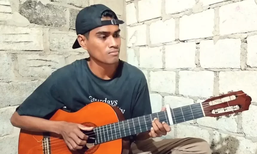 Gitaris Finger Style Zalil Goyang Nasi Padang Gitaris Finger Style Zalil Goyang Nasi Padang