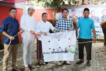 Qurban Bareng Wali Band 2 Sapi 11 Kambing Qurban Bareng Wali Band 2 Sapi 11 Kambing