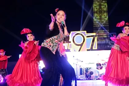 Siti Badriah Jalan Kaki Demi HUT Jakarta