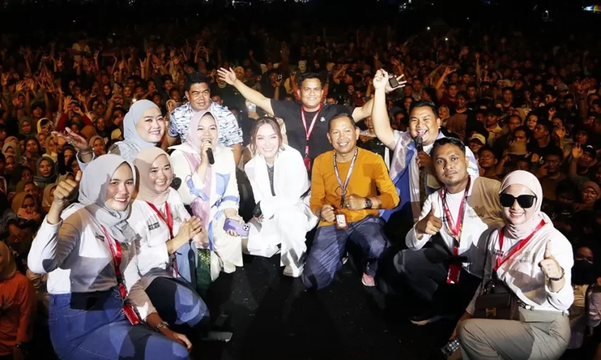 Siti Badriah dan Andrigo Tutup Puncak Pacu Jalur Siti Badriah dan Andrigo Tutup Puncak Pacu Jalur