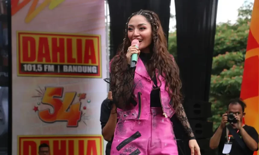 Siti Badriah Meriahkan HUT ke 54 Radio Dahlia