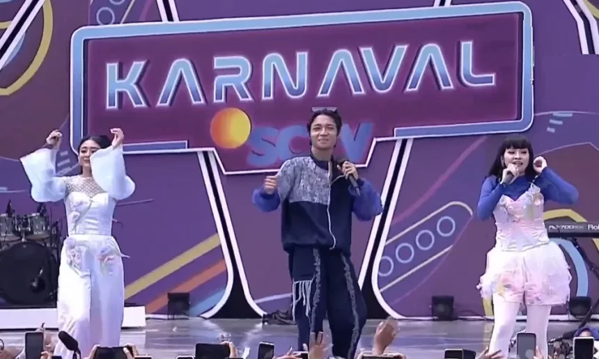 Duo Anggrek Hibur Warga Tasikmalaya di Karnaval SCTV Duo Anggrek Hibur Warga Tasikmalaya di Karnaval SCTV