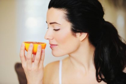 Cewek Bisa Cium Bau Lebih Tajam dari Cowok? Ternyata Ini Alasannya yang Jarang Diketahui